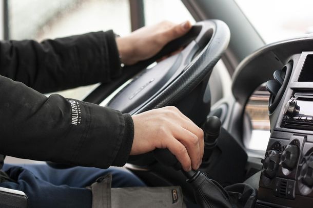 driver-3978839_1280.jpg